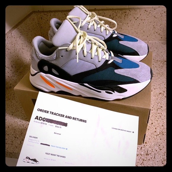 yeezy wave runner size 4